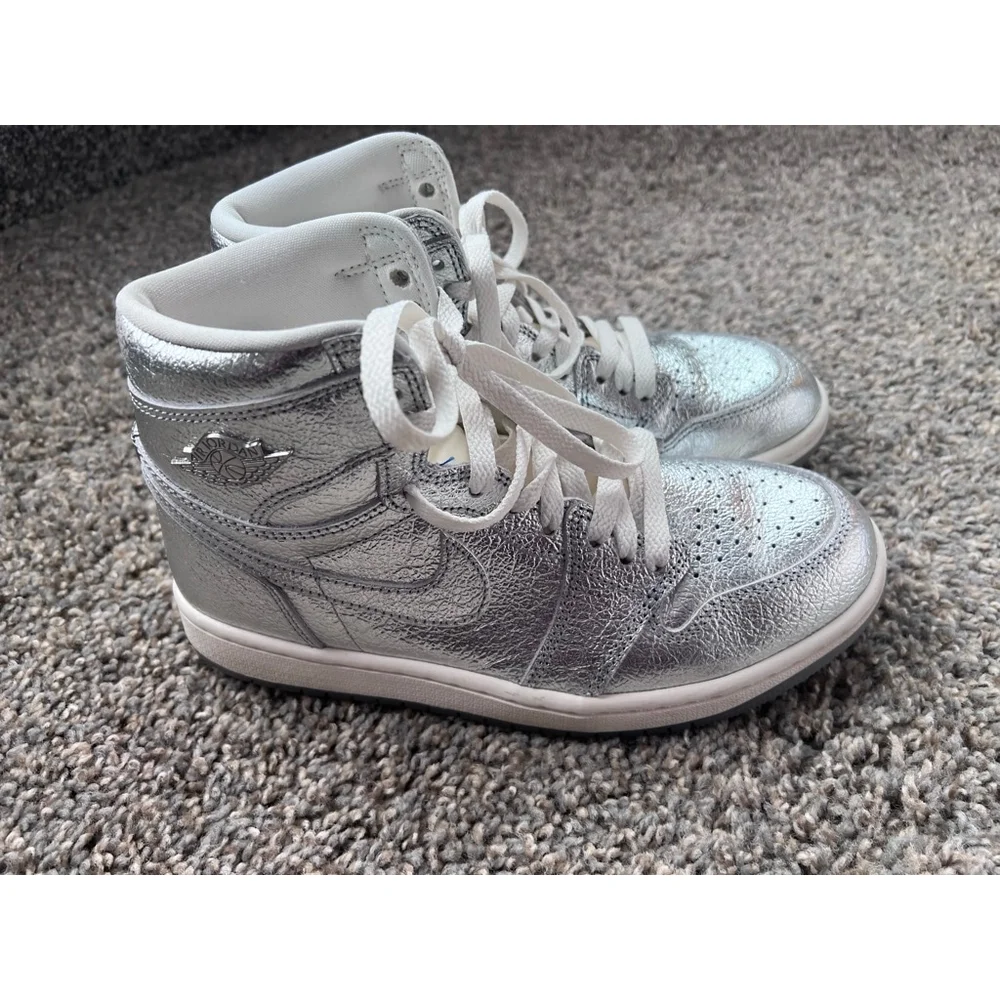 Nike Air Jordan Women's 1 Hi OG Metallic Silver/Photon Dust (FN7249 001) size 7